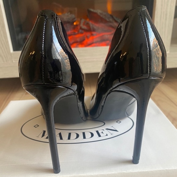 SOLD - Pumps - Picture 2 of 5